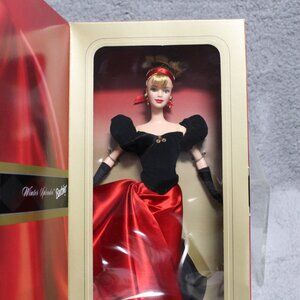 Winter Splendor Barbie Avon Exclusive Special Edition 1998 Vintage #110771 NIB